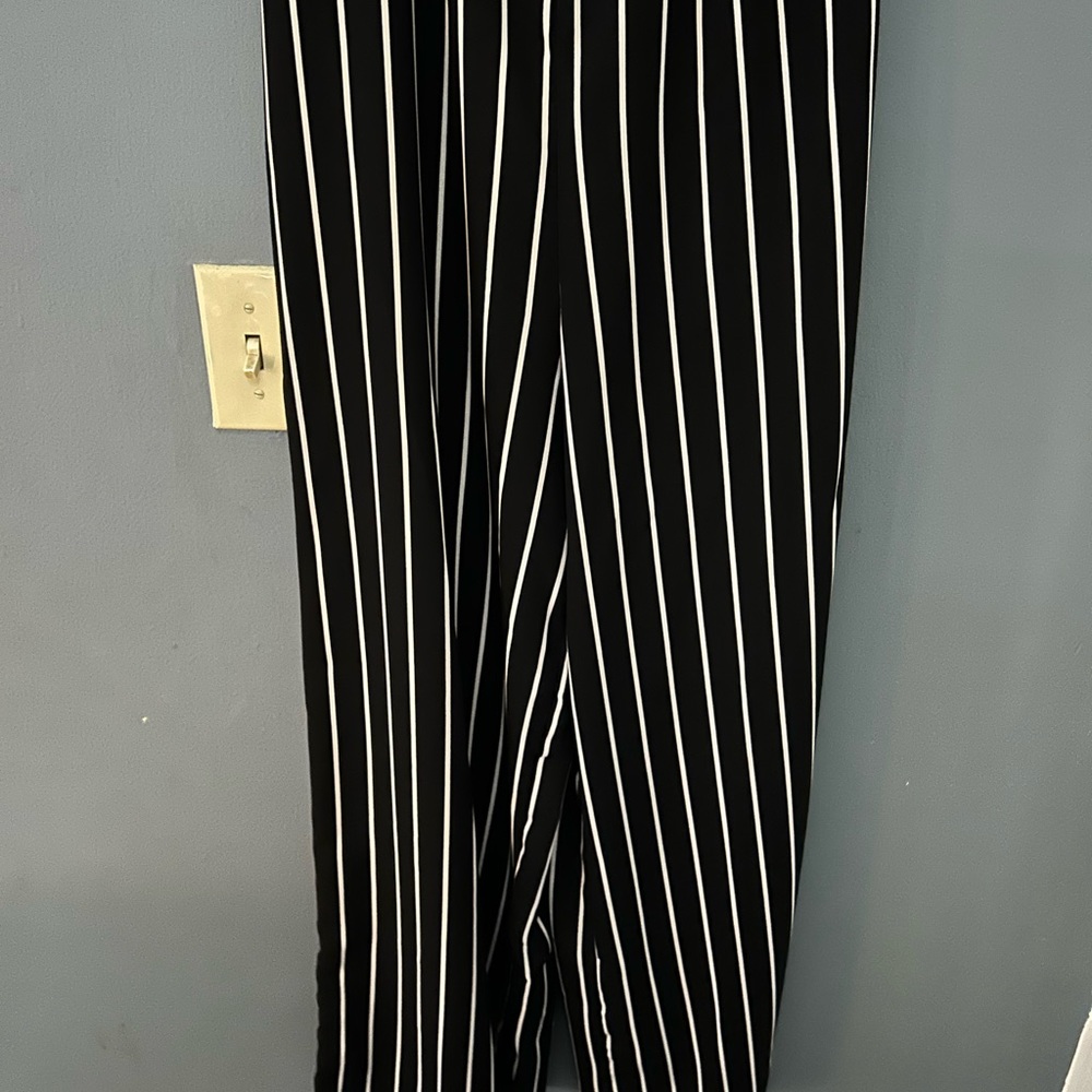 Cute striped strapless romper, tie front with peephole